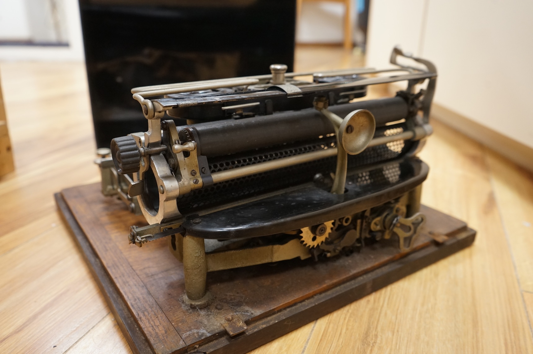 An early 20th century oak and tinplate Hammond Multiplex typewriter, Made in U.S.A.